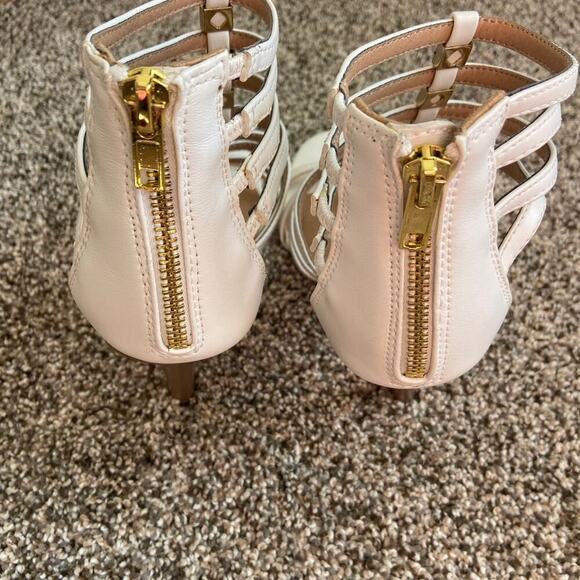 Lane Bryant strappy white heel with gold bows 7w new with defect - Picture 6 of 8